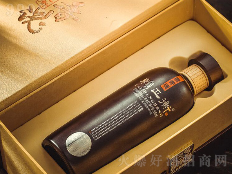 ه����ƣ�����Ʒ30���Y�� �u���Ͱ׾ơ�53%vol 500ml��