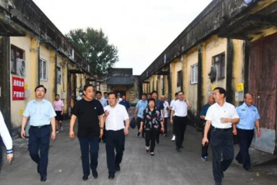 ����ʡҊ(ji��n)�x������(hu��)�����L(zh��ng)��ϲ��һ���{(di��o)�лʜϾƘI(y��)��