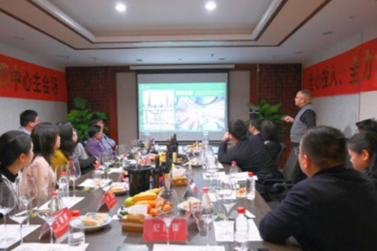 ����ʡ�ƘI(y��)�f(xi��)��(hu��)�M(j��n)�ھƷ֕�(hu��)��(hu��)�T��λ���M(j��n)�зƾ��f��