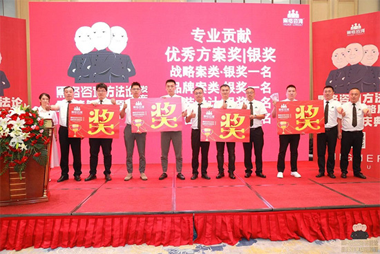 �ڸ���ԃ���F(tu��n)8����c�������S200�f(w��n)�ت�(ji��ng)��(j��ng)�I(y��ng)����F(tu��n)�(du��)