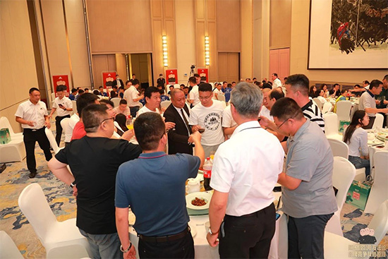 �ڸ���ԃ���F(tu��n)8����c�������S200�f(w��n)�ت�(ji��ng)��(j��ng)�I(y��ng)����F(tu��n)�(du��)