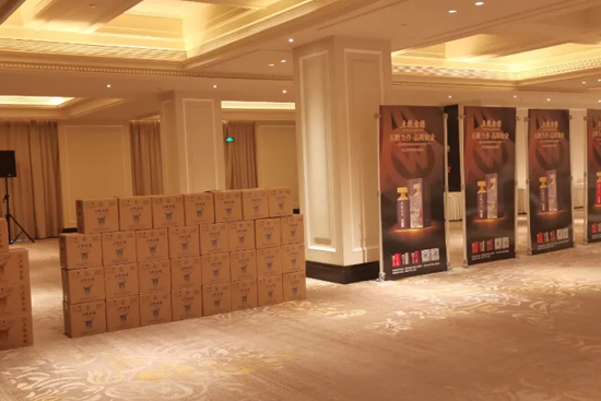 ֱ�����ٳ��fϯ �{(l��n)��֮�硱�����K���dվƷ�b��(hu��)�F(xi��n)��(ch��ng)������M�������I���e(cu��)��