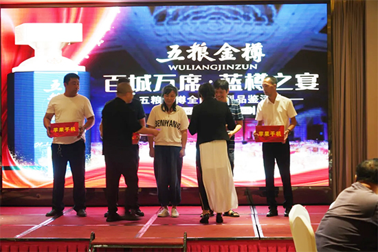 ֱ�����ٳ��fϯ �{(l��n)��֮�硱�����K���dվƷ�b��(hu��)�F(xi��n)��(ch��ng)������M�������I���e(cu��)��