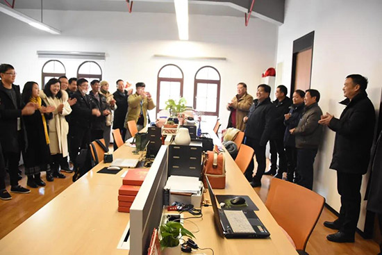 ���������������҂����L�����L�������L��