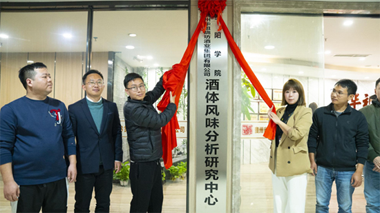 �A������c�FꖌW(xu��)Ժ���w�о����ĺ������s�����ƃxʽ�A�M�e�У�