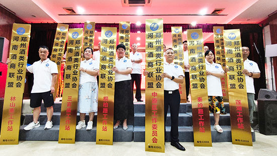 ���ݾ���ИI(y��)�f(xi��)�����Ͼ���(li��n)�˒��ƃxʽ�����e��